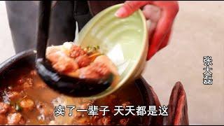 河南60年的小吃摊，从担挑游街卖到现在摆地摊，家训不让进店营业