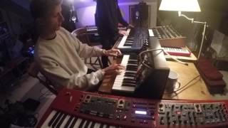 Live Hardware Synthesizer House Jam.