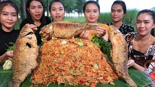 Wow amazing cooking fish crispy with papaya salad recipe - Cooking skill