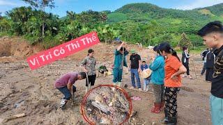 LÀNG NỦ Phát Hiện Vị Trí Có Mùi Hôi Thối Nghi Là Có T.hi Thể Có Nước Màu Đỏ Rỉ Ra