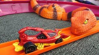 Track Time! Villains of the Snake Pit using Serpent's Revenge Hot Wheels Track Set Pieces