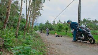 A kind police officer rescues a single mother being chased by socialite brothers - TiểuMận SingleMom