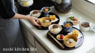 #71 Spending the autumn holidays in the kitchen. A Japanese couple and cat.