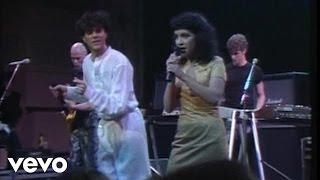 Jane Wiedlin & Sparks - Cool Places (Live)