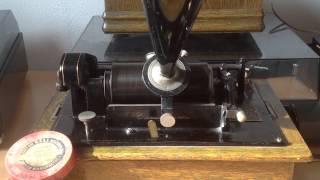 Timo Gramophone presents a Edison Bell 2 minute cylinder from 1906.