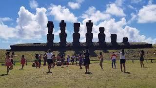 Practicando en Anakena Rapa Nui