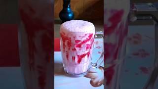 Strawberry Lassi#youtube #shorts #viral #ytshort @Mom's Busy Corner