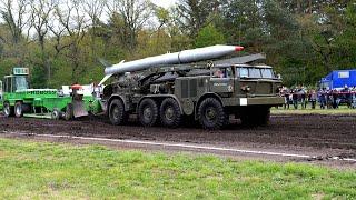 ZIL-135LM beim Tractor Pulling in Perleberg, Deutschland, 2024