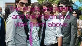 Hannah Montana & Jonas Brothers - We Got the Party w/lyrics