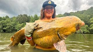 KIDS GOT LUCKY in KENTUCKY!! GIANT CATFISH WRESTLED in the BOAT!!!