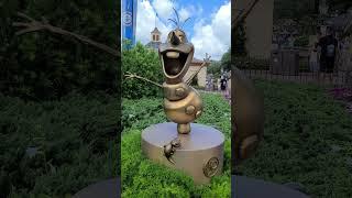 #goldenstatue How The Magic Band Plus Interacts With Golden Statue Of Olaf And Bruni