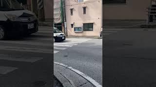 沖縄に津波警報　発令を伝える警察車両