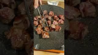 鐵板煎牛肉，外酥內嫩