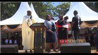 BEST OF PASTOR KURIA AKA MAN KUSH PREACHING WITH HIS WIFE & KIDS,,,KICHEKO BILA MWISHO