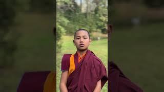 གསེར་གྱི་སྒྲོམ་བུ་གླེང་བ།