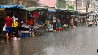 Heavy Rain in Phnom Penh! Cambodia Street Food Market in Heavy Rain…