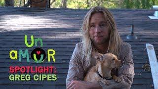 Un Amor Spotlight - Greg Cipes