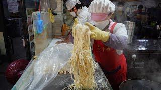 Korean handmade kalguksu(noodles), Korean street food