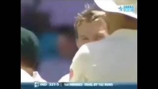 Yuvraj Singh Tries to Bat in Test Vs Brett Lee 