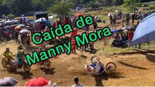 Caída de Manny Mora en la pista de motocross del pino