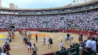 CORRIDA DE TOROS EN VALENCIA (AMBIENTE, PASEILLO, HIMNOS, ALTERNATIVA NEK ROMERO, DESPEDIDA A PONCE)