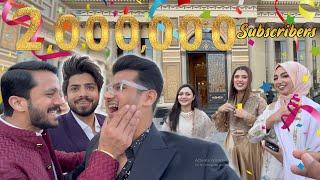 Sab Dosto Aur Family Nay 2 Million Subscribers Par Surprise Diya || Giveaway Ki Tyari Shoro