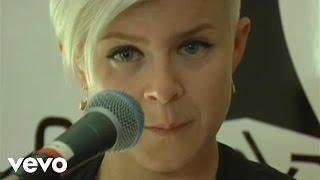 Robyn - Be Mine! (Live From The Cherrytree House)