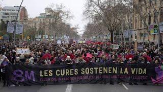 "Estem notant una regressió": 25.000 persones surten a Barcelona per defensar els drets de les dones