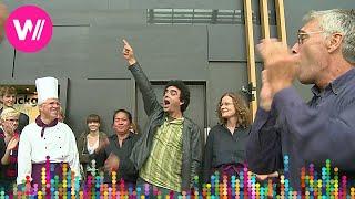 Rolando Villazón suprises his fans in a flashmob (2014)