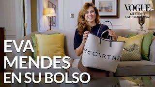 Eva Mendes revela nuevo proyecto que trae en su bolsa | En el bolso | Vogue México y Latinoamérica