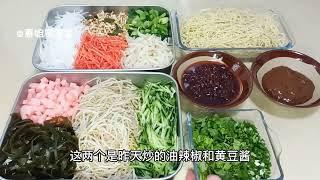 今天来给大家分享我们贵阳喷水池春卷的做法～
