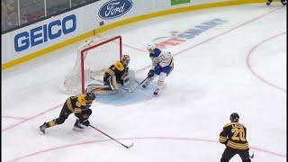 Jeremy Swayman robs Sam Reinhart with a glove save 5/1/21