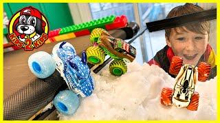 ️ Monster Truck SNOW INSIDE OUR HOUSE TREADMILL RACE (Monster Jam Mud Blasters)