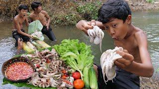 Primitive Technology - Yummy cooking octopus on a rock in the rainforest - Eating delicious