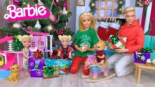 Barbie & Ken Doll Family Christmas Morning Routine - Baby First Christmas