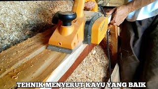 Pemula Cara menyerut kayu bahan pintu biar pintu tidak melintir