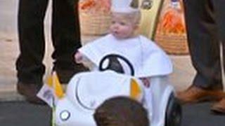 'Toddler pope' gets 1st prize at the WH Halloween party