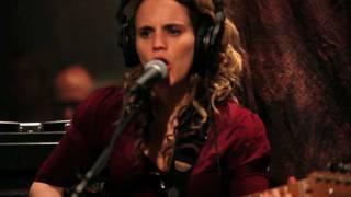 Anna Calvi - Desire (Live on KEXP)