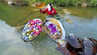 A girl searches for giant clams in the wilderness and accidentally finds a rare treasure, priceless