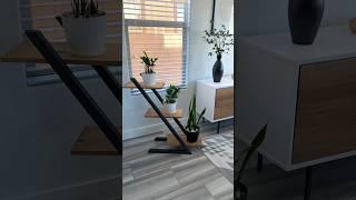 Modern DIY Plant Stand that’s easy to build and makes a unique statement!#woodworking #diyproject