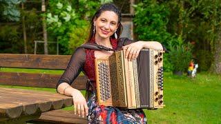 Claudia Hinker spielt den KAISER WIESN MARSCH auf ihrer Steirischen Harmonika!