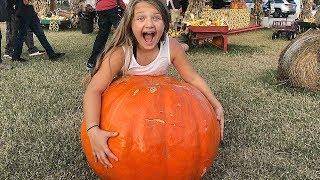 HALLOWEEN PUMPKIN PATCH Family Fun Trip with Giant Slides, Animals and CORN MAZE!