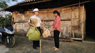 Vinh's indifferent attitude made Kha My very sad. She tried every way to approach Vinh's mother