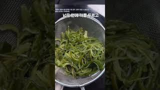 미역줄기볶음 밥도둑으로 임명합니다.