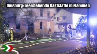 Duisburg: Leerstehende Gaststätte in Flammen