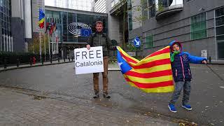 3 pitufies a Brussel for a free Catalunya