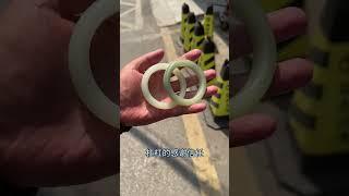 潘潘老师在石佛寺玉器交易批发市场帮粉丝淘的和田玉手镯 石佛寺代购淘玉，潘潘老师在石佛寺玉器批发市场帮粉丝淘了两只和田玉手镯，粉丝很满意，感谢信任#和田玉 #珠宝首饰 #玉镯 #手镯 #潘潘老师
