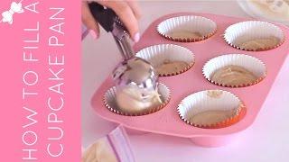 How To Fill A Cupcake Pan With Batter (4 Ways) // Lindsay Ann Bakes