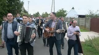 Fiii Cântaretilor cantă pe străzile Micherechiului ...Cine e ca Domnul ?