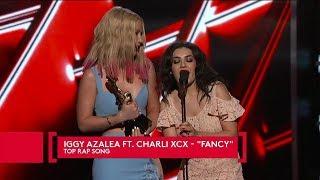 Iggy Azalea wins Top Rap Song @ the Billboard Music Awards 2015 HD